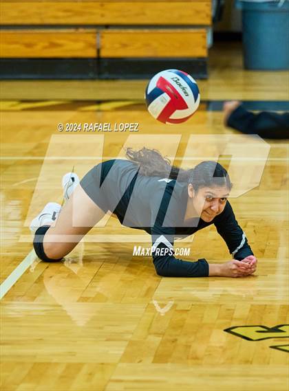 Thumbnail 2 in Carnegie Vanguard vs Galena Park photogallery.