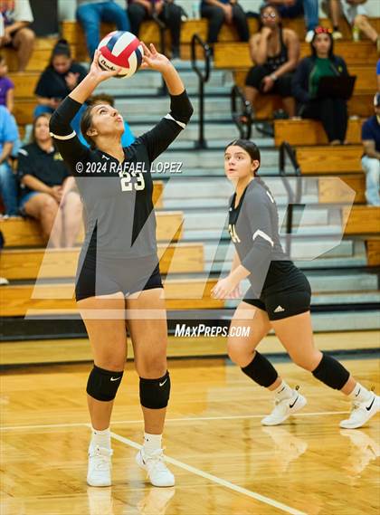 Thumbnail 2 in Carnegie Vanguard vs Galena Park photogallery.