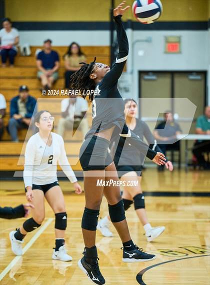 Thumbnail 3 in Carnegie Vanguard vs Galena Park photogallery.