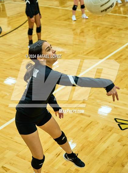 Thumbnail 3 in Carnegie Vanguard vs Galena Park photogallery.