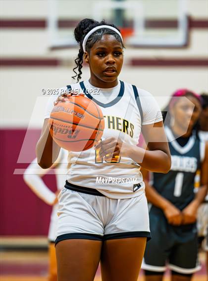 Thumbnail 2 in Fort Bend Kempner vs. Klein Oak (McDonald's Texas Invitational) photogallery.