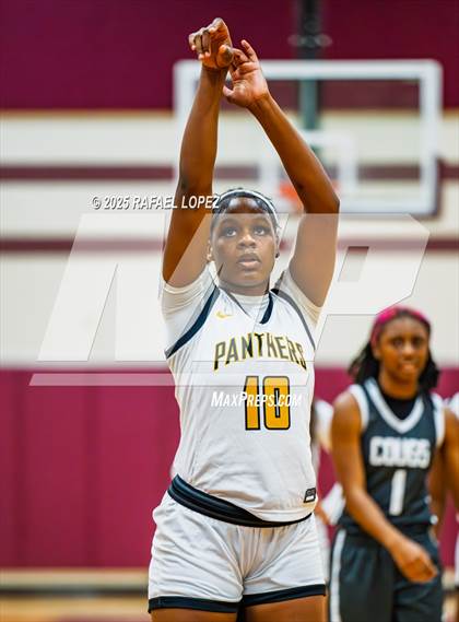 Thumbnail 2 in Fort Bend Kempner vs. Klein Oak (McDonald's Texas Invitational) photogallery.