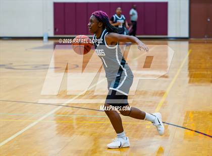 Thumbnail 3 in Fort Bend Kempner vs. Klein Oak (McDonald's Texas Invitational) photogallery.