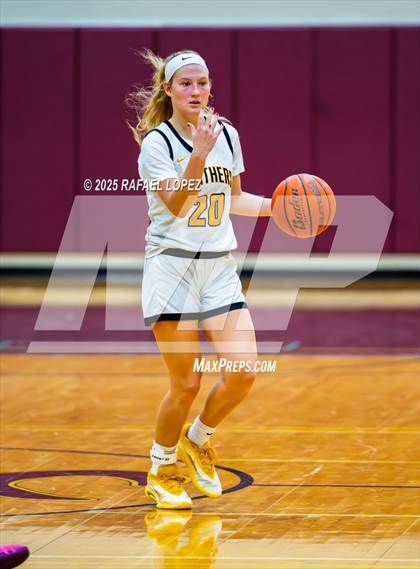 Thumbnail 2 in Fort Bend Kempner vs. Klein Oak (McDonald's Texas Invitational) photogallery.