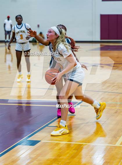 Thumbnail 3 in Fort Bend Kempner vs. Klein Oak (McDonald's Texas Invitational) photogallery.