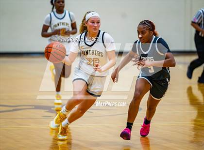 Thumbnail 3 in Fort Bend Kempner vs. Klein Oak (McDonald's Texas Invitational) photogallery.