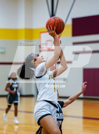 Thumbnail 1 in Fort Bend Kempner vs. Klein Oak (McDonald's Texas Invitational) photogallery.