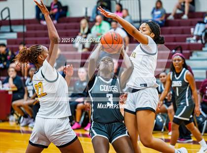 Thumbnail 3 in Fort Bend Kempner vs. Klein Oak (McDonald's Texas Invitational) photogallery.