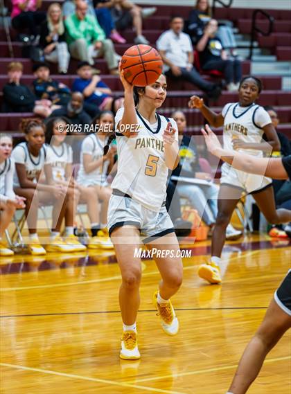Thumbnail 3 in Fort Bend Kempner vs. Klein Oak (McDonald's Texas Invitational) photogallery.