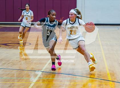 Thumbnail 2 in Fort Bend Kempner vs. Klein Oak (McDonald's Texas Invitational) photogallery.