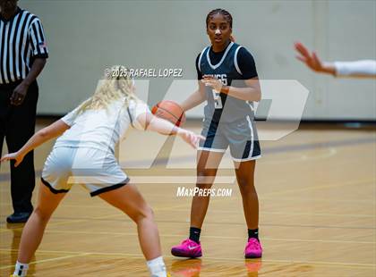 Thumbnail 1 in Fort Bend Kempner vs. Klein Oak (McDonald's Texas Invitational) photogallery.