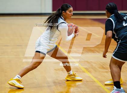 Thumbnail 1 in Fort Bend Kempner vs. Klein Oak (McDonald's Texas Invitational) photogallery.