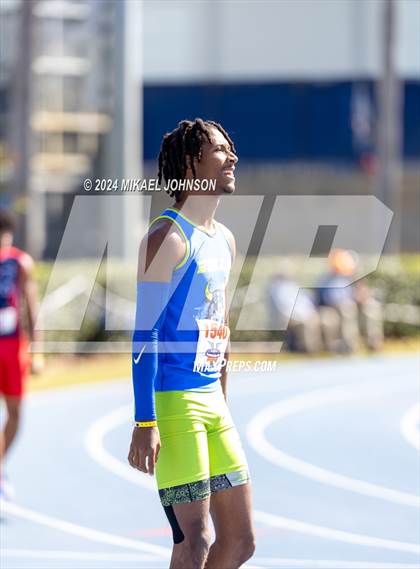 Thumbnail 3 in UF Relays (Saturday - 4 x 200 Meter) photogallery.