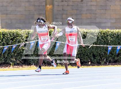 Thumbnail 3 in UF Relays (Saturday - 4 x 200 Meter) photogallery.