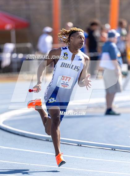 Thumbnail 1 in UF Relays (Saturday - 4 x 200 Meter) photogallery.