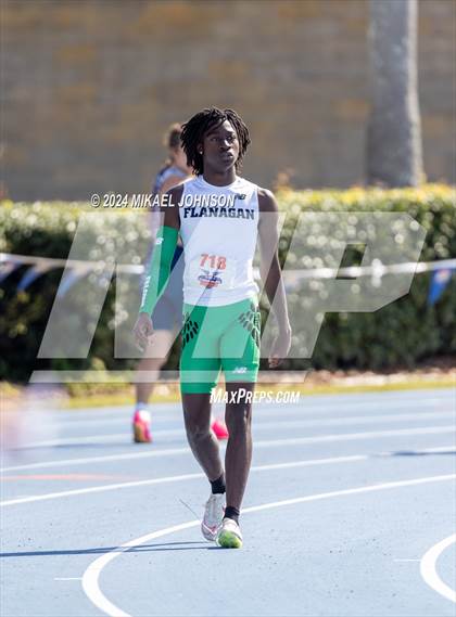 Thumbnail 2 in UF Relays (Saturday - 4 x 200 Meter) photogallery.