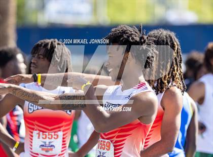 Thumbnail 2 in UF Relays (Saturday - 4 x 200 Meter) photogallery.