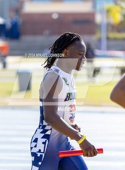 Thumbnail 1 in UF Relays (Saturday - 4 x 200 Meter) photogallery.