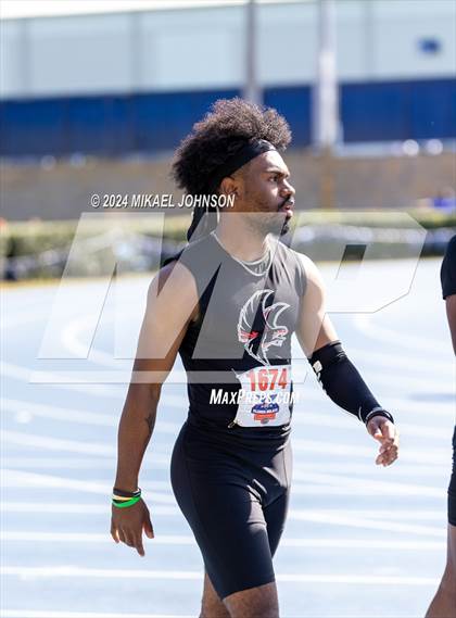 Thumbnail 3 in UF Relays (Saturday - 4 x 200 Meter) photogallery.