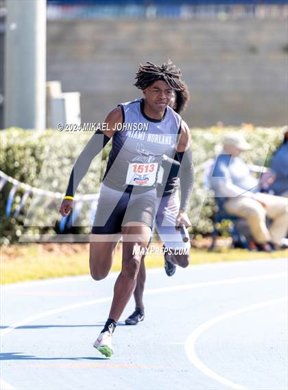 Thumbnail 1 in UF Relays (Saturday - 4 x 200 Meter) photogallery.