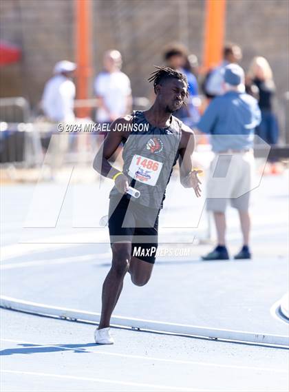 Thumbnail 2 in UF Relays (Saturday - 4 x 200 Meter) photogallery.