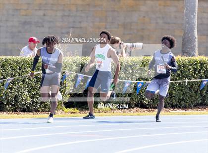 Thumbnail 2 in UF Relays (Saturday - 4 x 200 Meter) photogallery.