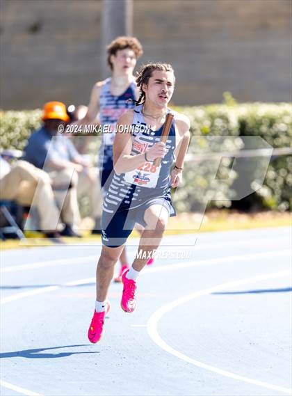 Thumbnail 1 in UF Relays (Saturday - 4 x 200 Meter) photogallery.