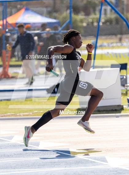 Thumbnail 1 in UF Relays (Saturday - 4 x 200 Meter) photogallery.