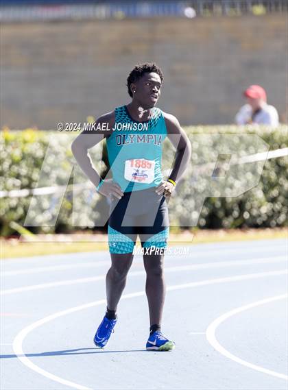 Thumbnail 2 in UF Relays (Saturday - 4 x 200 Meter) photogallery.