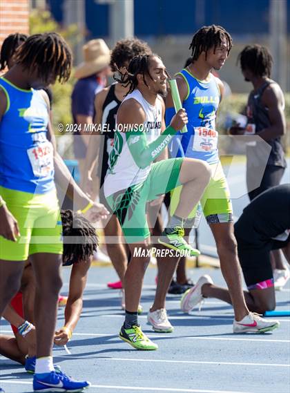 Thumbnail 3 in UF Relays (Saturday - 4 x 200 Meter) photogallery.