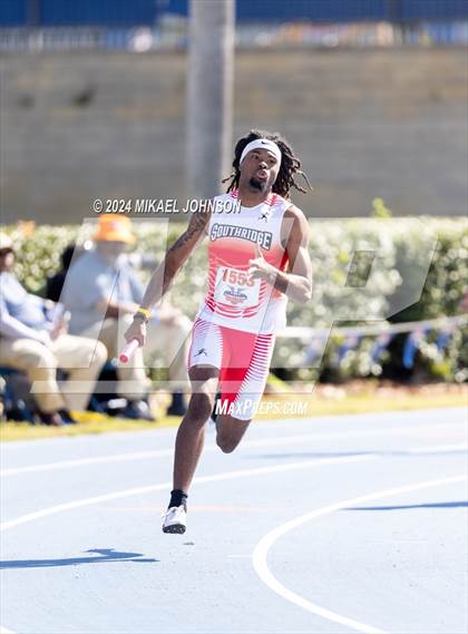 Thumbnail 2 in UF Relays (Saturday - 4 x 200 Meter) photogallery.