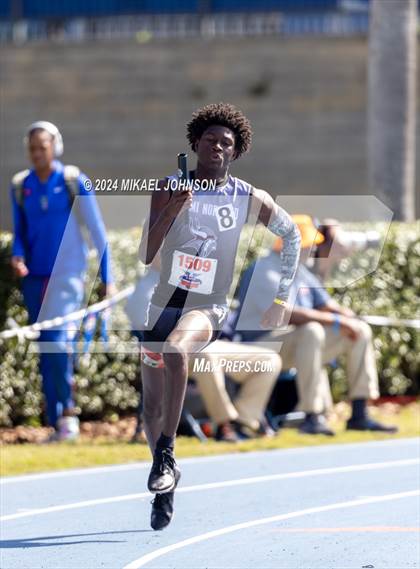 Thumbnail 2 in UF Relays (Saturday - 4 x 200 Meter) photogallery.