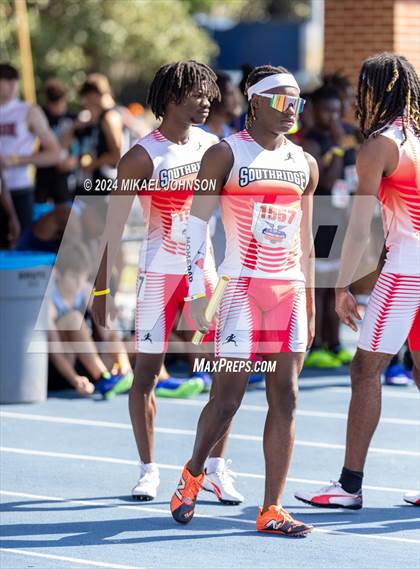Thumbnail 3 in UF Relays (Saturday - 4 x 200 Meter) photogallery.