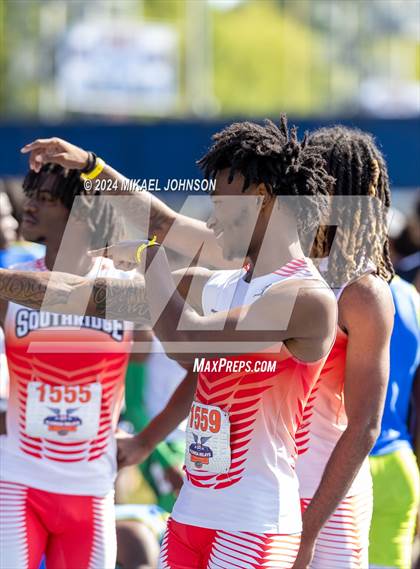 Thumbnail 1 in UF Relays (Saturday - 4 x 200 Meter) photogallery.