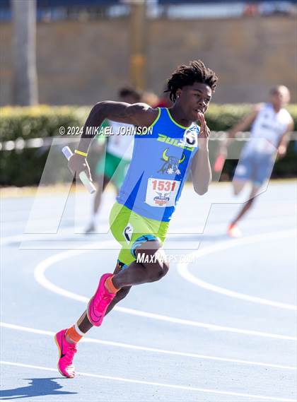 Thumbnail 3 in UF Relays (Saturday - 4 x 200 Meter) photogallery.