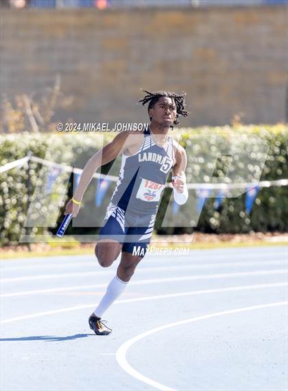 Thumbnail 3 in UF Relays (Saturday - 4 x 200 Meter) photogallery.
