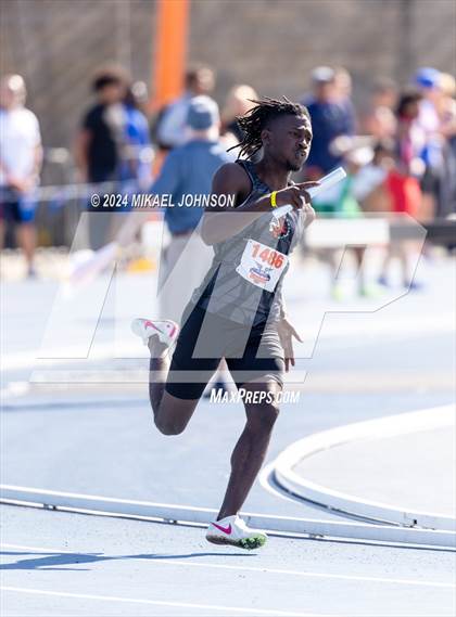 Thumbnail 3 in UF Relays (Saturday - 4 x 200 Meter) photogallery.