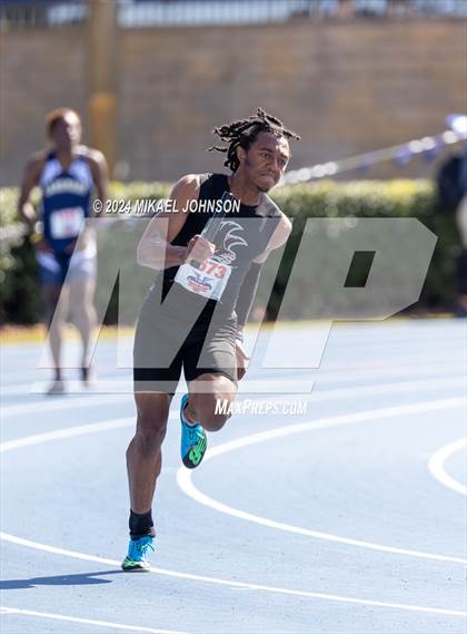 Thumbnail 3 in UF Relays (Saturday - 4 x 200 Meter) photogallery.