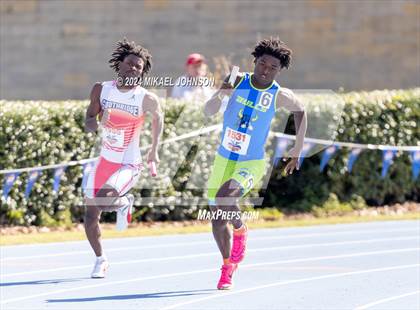 Thumbnail 2 in UF Relays (Saturday - 4 x 200 Meter) photogallery.