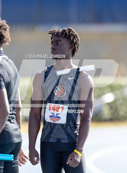 Thumbnail 2 in UF Relays (Saturday - 4 x 200 Meter) photogallery.