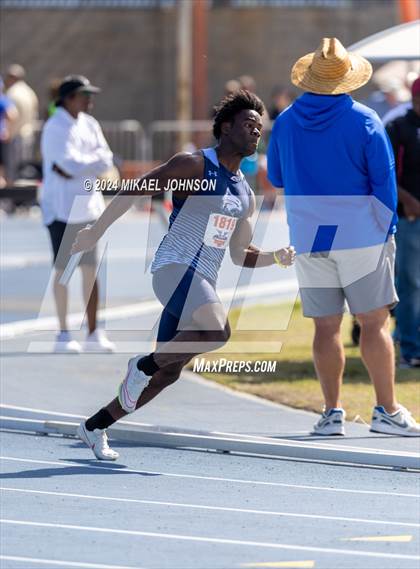 Thumbnail 1 in UF Relays (Saturday - 4 x 200 Meter) photogallery.