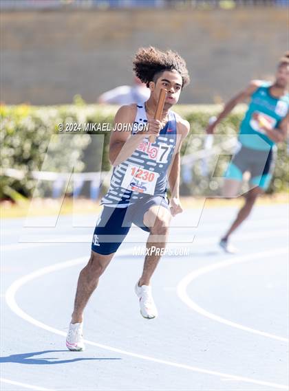 Thumbnail 1 in UF Relays (Saturday - 4 x 200 Meter) photogallery.