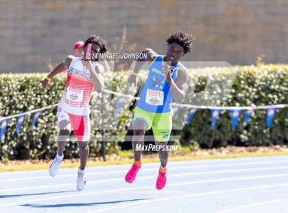 Thumbnail 1 in UF Relays (Saturday - 4 x 200 Meter) photogallery.