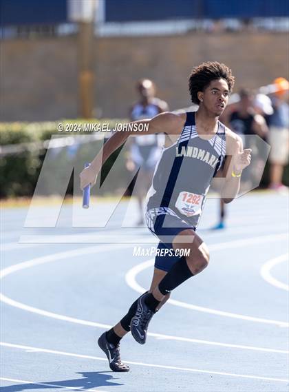 Thumbnail 2 in UF Relays (Saturday - 4 x 200 Meter) photogallery.