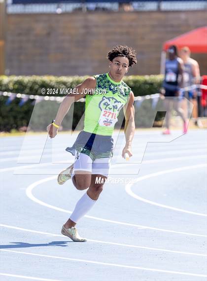Thumbnail 2 in UF Relays (Saturday - 4 x 200 Meter) photogallery.