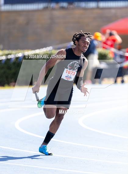 Thumbnail 1 in UF Relays (Saturday - 4 x 200 Meter) photogallery.