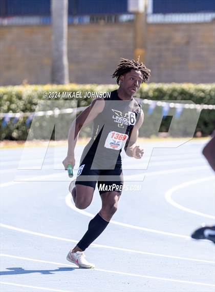 Thumbnail 1 in UF Relays (Saturday - 4 x 200 Meter) photogallery.
