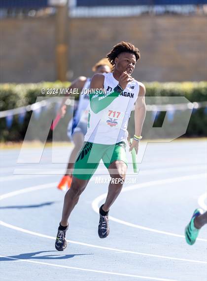 Thumbnail 1 in UF Relays (Saturday - 4 x 200 Meter) photogallery.