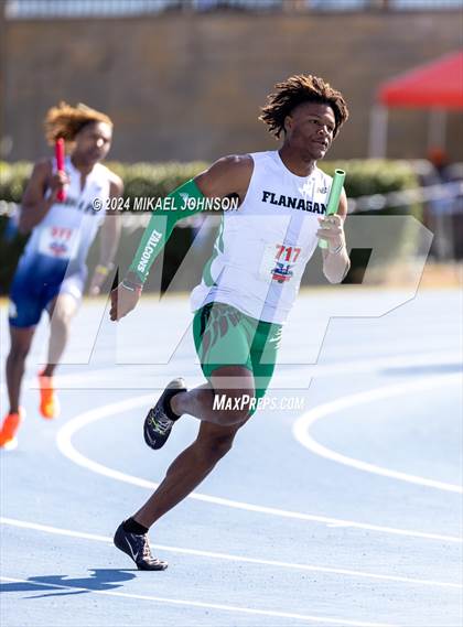 Thumbnail 2 in UF Relays (Saturday - 4 x 200 Meter) photogallery.