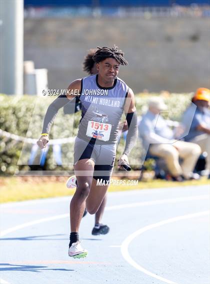 Thumbnail 2 in UF Relays (Saturday - 4 x 200 Meter) photogallery.